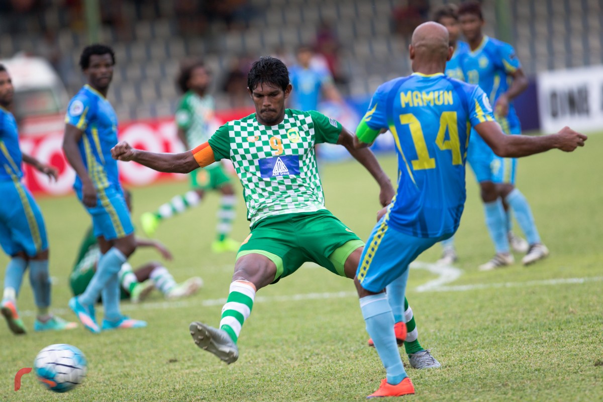 ޤައުމީ ފުޓުބޯޅަ ދަނޑުގައި ކުޅުނު މި މެޗު ފެށިގެން ދެޓީމުގެ ފަރާތުންވެސް ހަމަހަމަ ކުޅުމެއް ފެނިގެންދިޔަ އިރު، ލަނޑު ޖަހަން މާ ރަނގަޅު ފުރުސަތެއް ދެޓީމުންކުރެ ޓީމަކަށްވެސް ލިބިފައެއް ނުވެއެވެ.