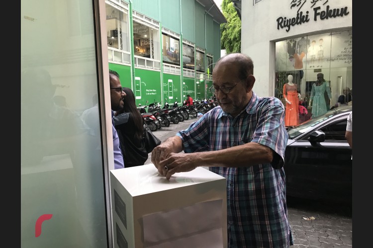 ބުދަދުވަހުގެރޭ އައްޑޫ ސިޓީ ހިތަދުއަށް އެރި ނަގޫރޯޅީގެ ސަބަބުން ޖުމްލަ 16 ގެއެއްގެ ފުރާޅު އެއްލާލައި އެކި ވަރުގެ ގެއްލުން އެ ގެތަކަށް ވަނީ ލިބިފަ