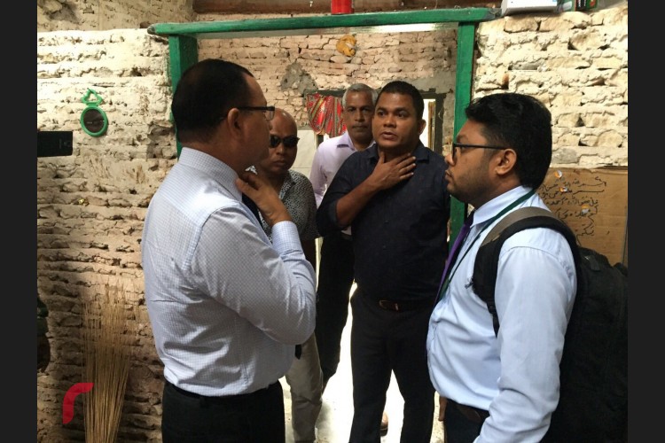 ހާދިސާގައި ގެއްލުން ލިބުނު ގެއަކަށް ޒިޔާރަތްކުރައްވާ، ސަރުކާރުގެ ވަފުދުން އެ ގޭގެ ހާލަތު ބައްލަވާލައްވަނީ