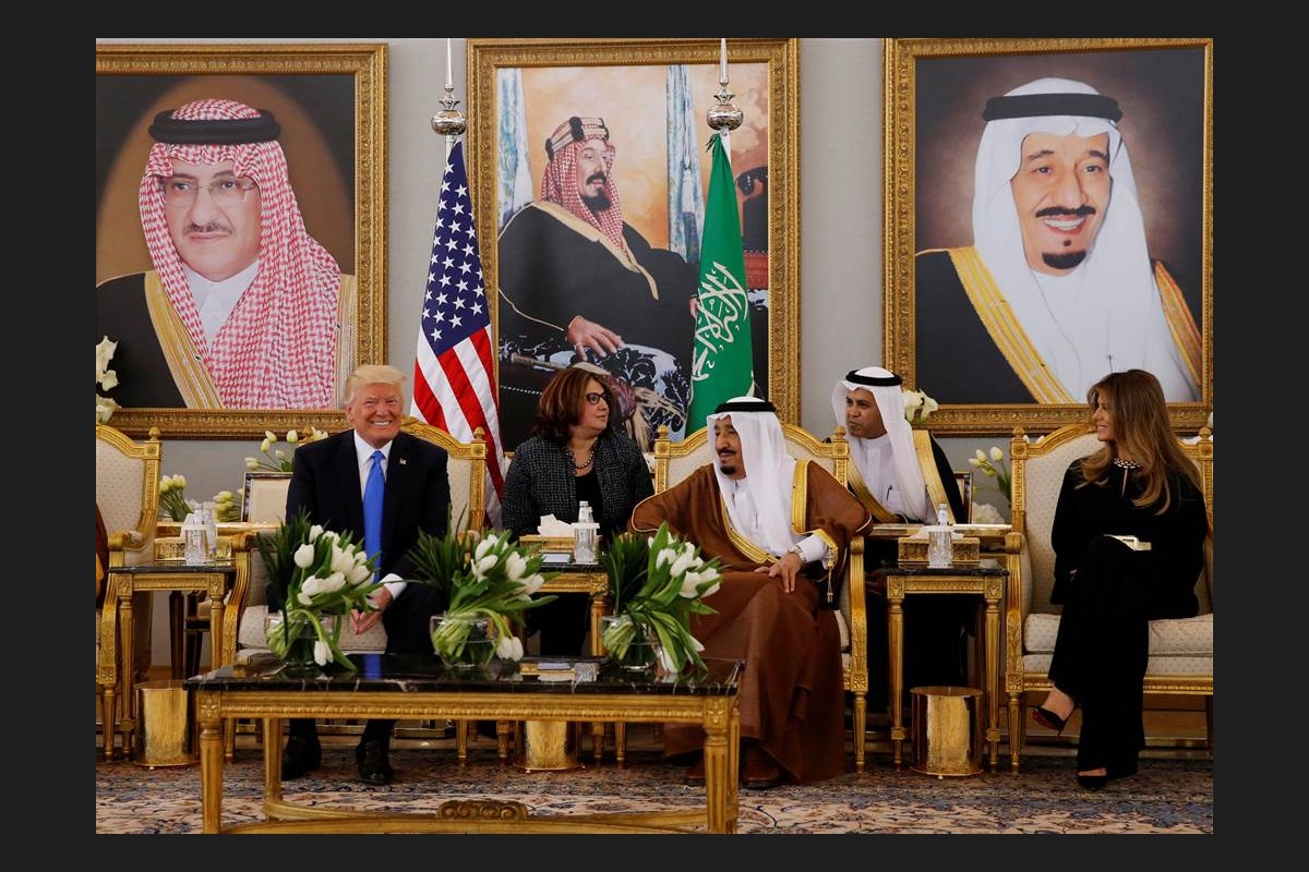 ސައޫދީ ރަސްގެފާނު އަބްދުލް ޢަޒީޒް އެމެރިކާގެ ރައީސް ޓްރަމްޕްއާ ބައްދަލު ކުރައްވަނީ