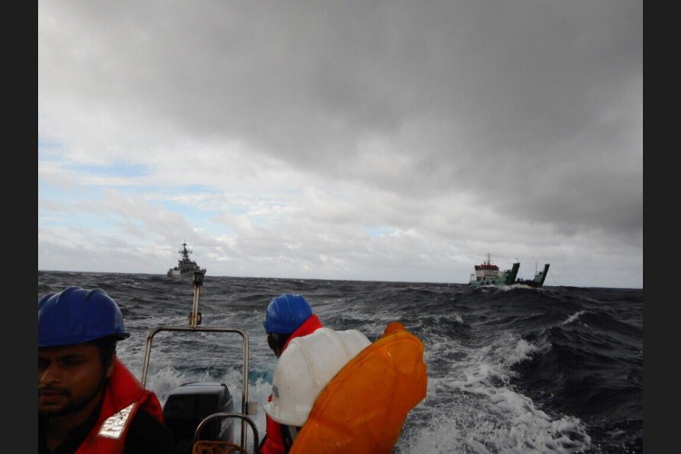 "މާރިޔާ-3" ނަމަކަށް ކިޔާ މި ކޮޅުވެއްޓި ފެނުނު އިރު އޭގައި ތިބި 6 މީހުންގެ ހާލުވެސް ރަނގަޅު ކަމަށާއި އެއްވެސް މީހަކަށް ގެއްލުމެއް ލިބިފައެއް ނެތް ކަމަށް އެމްއެންޑީއެފުން ބުނެއެވެ.