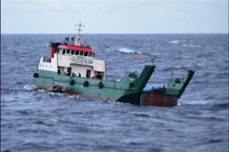 ހަ މީހުންނާއެކު ގެއްލިގެން ހޯދަމުން ދަނިކޮށް، ރާއްޖެއާ 130 ނޯޓިކަލް މޭލް ބޭރުން ފެނުނު ކޮޅުވެއްޓި، މާލެ ގެނައުމުގެ މަސައްކަތް ކުރަމުން އަންނަ ކަމަށް އެމްއެންޑީއެފުން ވަނީ ބުނެފައެވެ