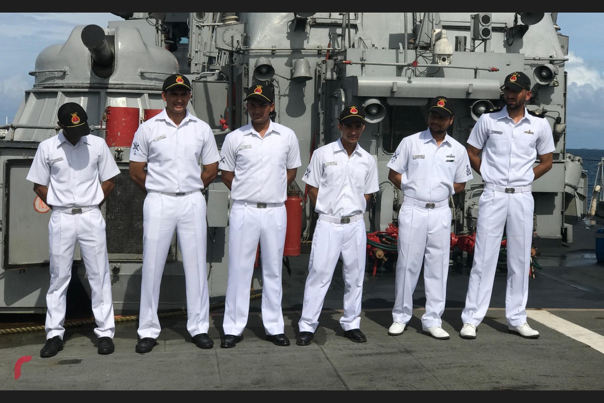 ހަ މީހުންނާއެކު ގެއްލިގެން ހޯދަމުން ދަނިކޮށް، ގެއްލުނު ކޮޅުވެއްޓި ހޯދުމުގައި މަސައްކަތް ކުރި އިންޑިއާގެ ފަޅުވެރިން ފޮޓޯއަކަށް ހުއްޓިލައިގެން