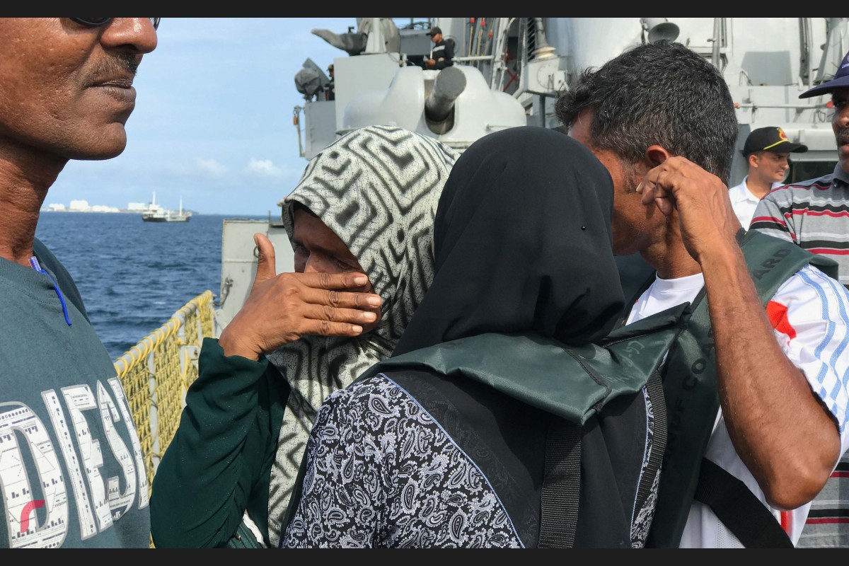 ހަ މީހުންނާއެކު ގެއްލިގެން ހޯދަމުން ދަނިކޮށް ގެއްލުނު ކޮޅުވެއްޓިގައި ތިބި ދެމަފިރިން އެމީހުންގެ އާއިލާއާއި ދިމާވުމުން ބައްދާލައިގެން