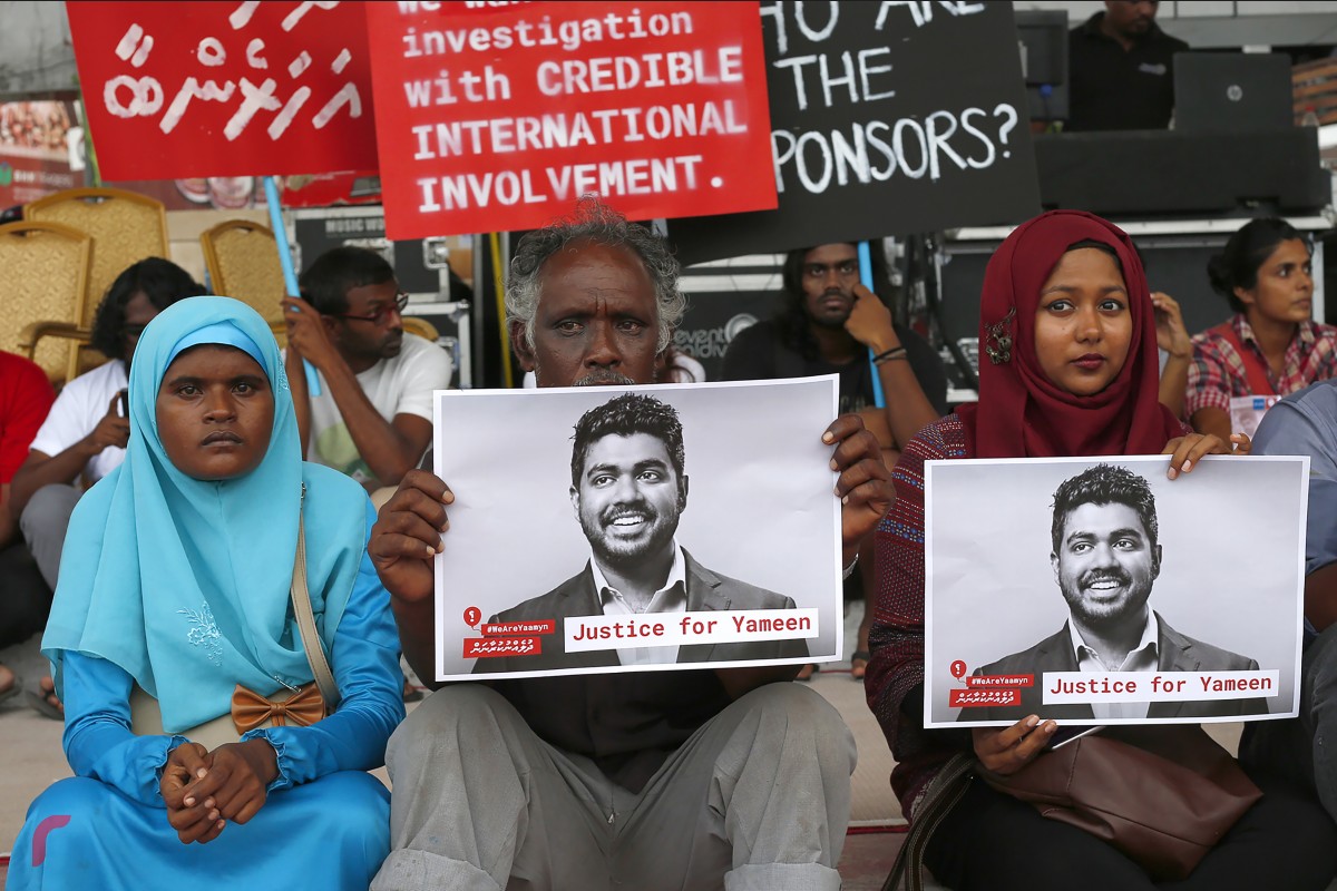 އެ މައްސަލާގައި ހައްޔަރުކުރި މީހުންގެ ތެރޭގައި ޔާމީނަށް ހަމަލާ ދިނުމުގައި އަމަލީ ގޮތުން ބައިވެރިވި ކަމަށް ތުހުމަތު ކުރެވޭ ދެ މީހުން ވެސް ހިމެނޭ ކަމަށް ފުލުހުން ވަނީ ބުނެފަ