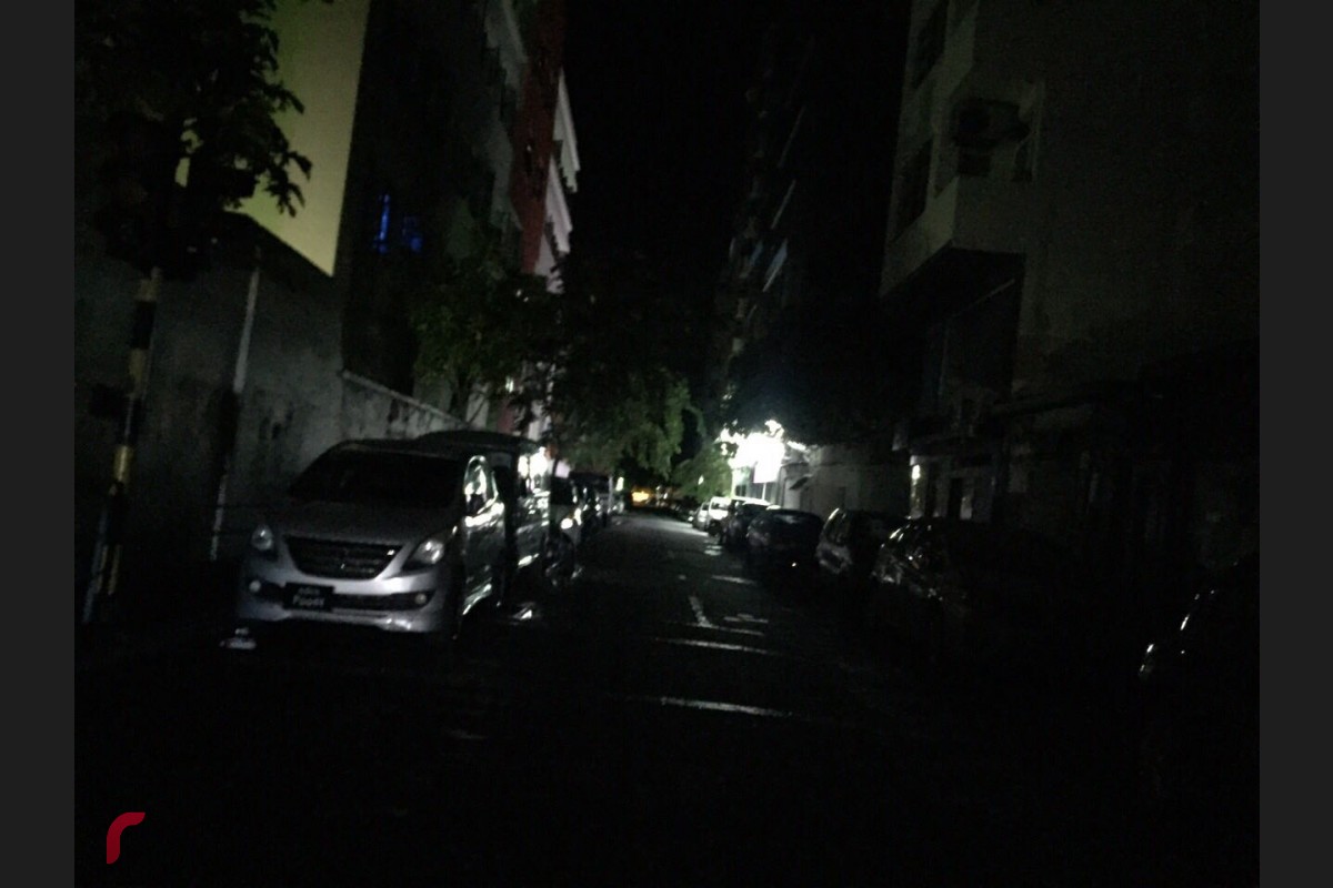 ބައެއް މީޑިޔާތަކަށް ސްޓެލްކޯގެ އޮފިޝަލަކު ވިދާޅުވެފައިވަނީ ކަރަންޓް ދިޔައީ އަލަށް މާލޭގައި ބެހެއްޓި ޖަނަރޭޓަރުތައް ނިވިގެން ކަމަށެވެ. ނަމަވެސް ނިވެން ދިމާވި ސަބަބެއް ހާމަކޮށްފައެއް ނުވެއެވެ.