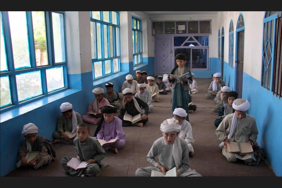 އަފްގާނިސްތާނުގެ މިސްކިތެއްގައި ކުދިންތަކެށް ގުރުއާން ކިޔަވަނީ