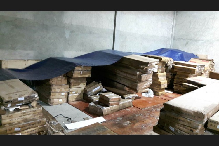 މިއަދު ގދ. ތިނަދޫއަށް ކުރި ވިއްސާރައިގައި ގުދަނެއްގެ މުދާތަކަށް ގެއްލުންވެފައި. ކުރިއަށް އޮތް ދެ ދުވަހުވެސް ރާއްޖޭގެ އެކި ހިސާބުތަކަށް ވިއްސާރަ ކުރާނެކަމަށް މޫސުމާއި ބެހޭ ގައުމީ އިދާރާއިން ލަފާކުރޭ