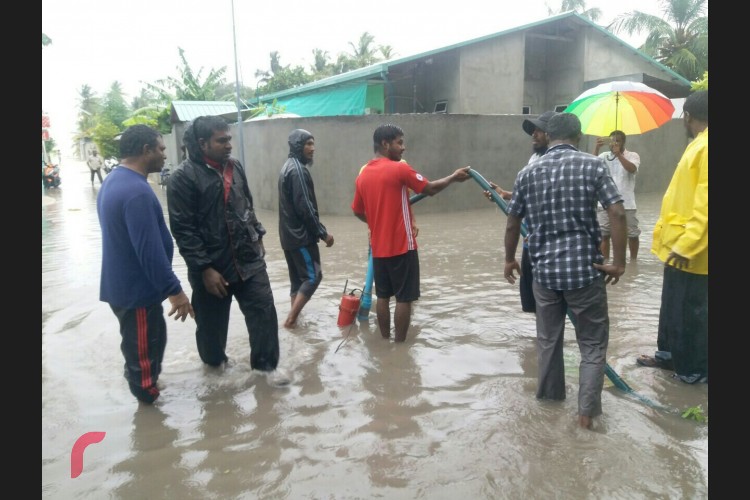 ރާއްޖެއަށް މިހާރު ކުރަމުންދާ ވިއްސާރާގައި މިއަދު ހއ. އުލިގަމަށްވެސް ގަދަ ވަޔާއެކު ވިއްސާރަކޮށް ވަނީ ބޮޑެތި ގެއްލުންތަކެށް ވެފައި
