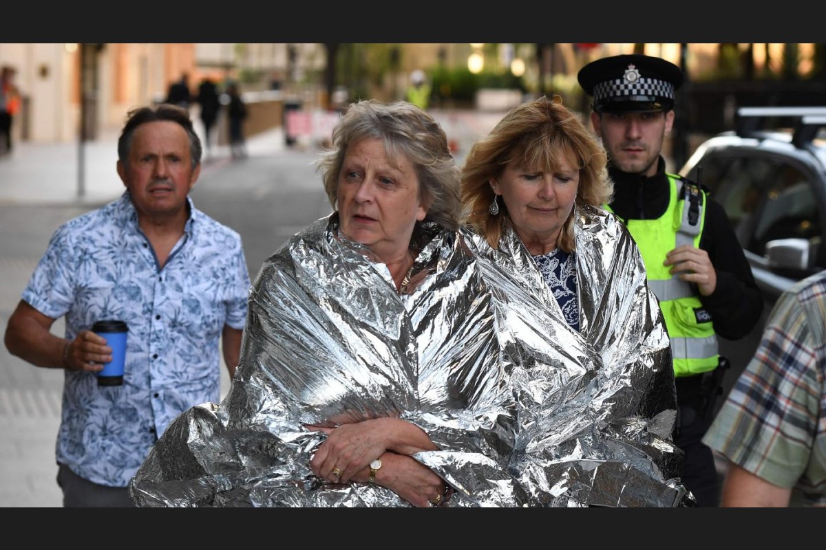 ލަންޑަންގައި ދިން ނުރައްކާތެރި ޓެރެރިސްޓް ހަމަަލާއައްފަހު އާންމުން ރައްކާތެރި ހިސާބުތަކަށް ގެންދަނީ. މިހަމަލާގައި މިހާތަނަށް 7 މީހުން މަރުވެ 48 މީހުން ވަނީ ޒަހަމްވެފައި