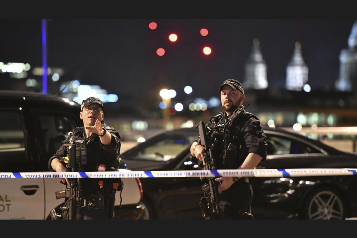 ލަންޑަންގައި ދިން ޓެރެރިސްޓް ހަމަަލާއައްފަހު ހަތިޔާރާއެކު ފުލުހުން ހަރަކާތްތެރި ވަނީ . މިހަމަލާގައި ފުލުހަކަށްވެސް އަނިޔާވެފައިވޭ