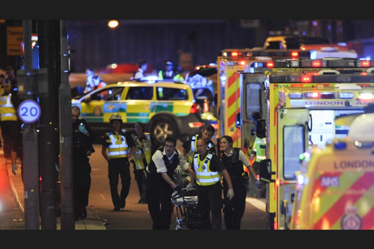 ލަންޑަންގައި ދިން ނުރައްކާތެރި ޓެރެރިސްޓް ހަމަަލާގައި އަނިޔާވެފައިވާ މީހުންނަށް އެމަޖެންސީ ސާވިސަސްއިން ފަރުވާދެނީ. މިހަމަލާގައި މިހާތަނަށް 7 މީހުން މަރުވެ 48 މީހުން ވަނީ ޒަހަމްވެފައި