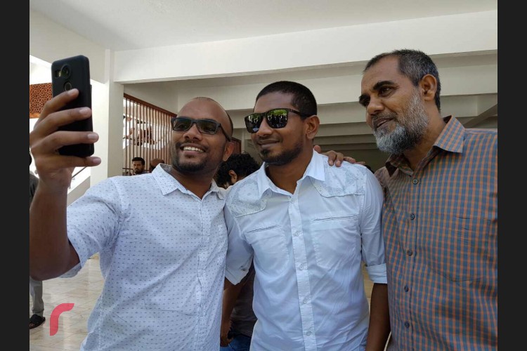 މަޚްލޫފު ފާހަގަކުރެވެނީ ސިޔާސީ އެކި ފިކުރުގެ ފަރާތްތަކުގެ މެދުގައިވެސް މަޤުބޫލު ބޭފުޅެއްގެ ގޮތުގައި