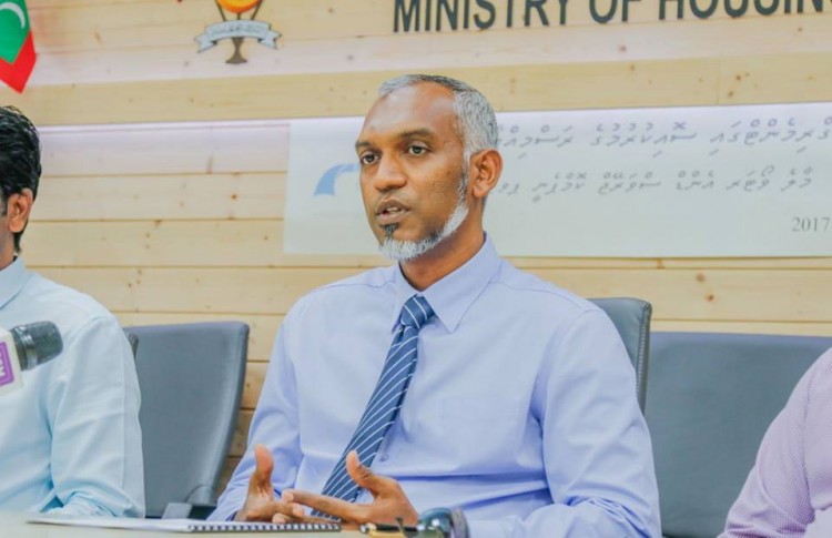 ހައުސިންގ މިނިސްޓަރ ޑރ. މުހައްމަދު މުއިއްޒު ނޫސްވެރިންނަށް މައުލޫމާތު ދެއްވަނީ