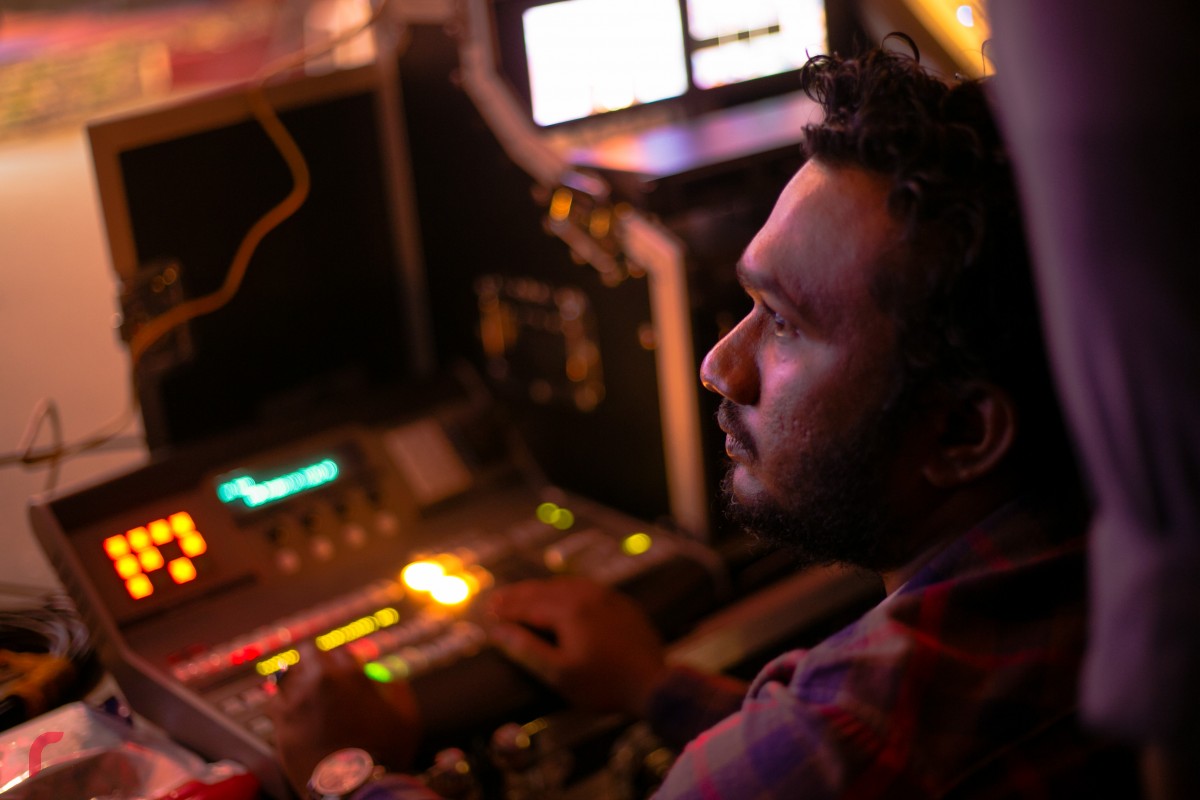 ރާއްޖެ ޓީވީއިން އިންތިޒާމްކޮށްގެން ބޭއްވި މިޝޯވގެ ޓެކްނިކަލް ކަންކަން ބެލެހެއްޓުމަށް ރާއްޖެ ޓީވީގެ ކްރޫ ހަރަކާތްތެރިވަނީ. މި ޝޯވ ރާއްޖެ ޓީވީއިން އީދު ދުވަހު ފެނިގެންދާނެ