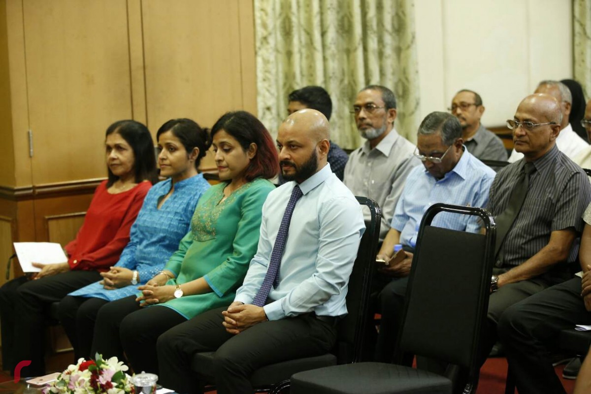 ޖަލްސާގައި ރައީސް މައުމޫންގެ ބޭފުޅުންގެ އިތުރުން ހެޔޮ އެދޭ ގިނަ ބަޔަކު ވަނީ ބައިވެރިވެފައި