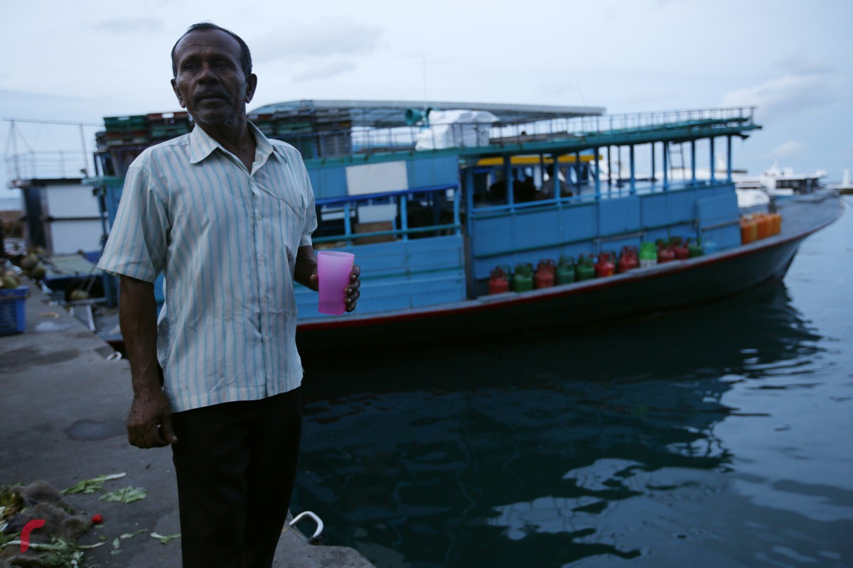 މަސްވެރިޔަކު ރޯދަ ވީއްލުމަށް ފަނިތައްޓެއް ހިފައިގެން