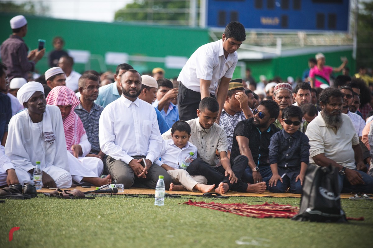 1439 ވަނަ އަހަރުގެ ބޮޑު ޖަމާއަތުގައި ކުރެވުނު ފިތުރު އީދު ނަމާދަށް ކުދި ބޮޑު ގިނަ އަދަދެއްގެ ބަޔަކު ދިޔަ