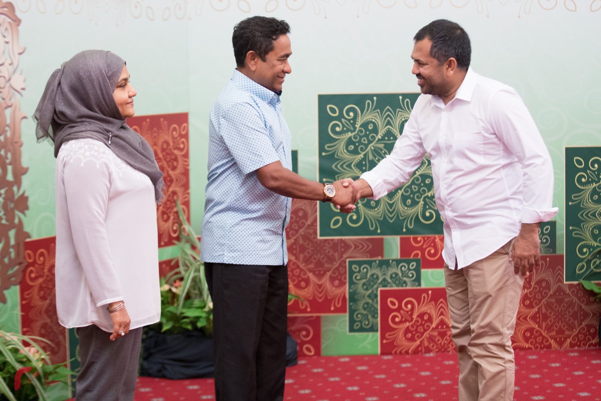 ރައީސް ޔާމީންއާއި އަނބިކަނބަލުން ފާތިމަތް އިބްރާހީމް މިއަދު ޢީދު ނަމާދަށްފަހު ދަރުބާރުގޭގައި ރައްޔިތުންނާއި ޢީދު ސަލާމް ކުރައްވަނީ