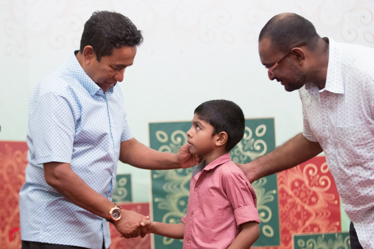 ރައީސް ޔާމީންއާއި އަނބިކަނބަލުން ފާތިމަތް އިބްރާހީމް މިއަދު ޢީދު ނަމާދަށްފަހު ދަރުބާރުގޭގައި ރައްޔިތުންނާއި ޢީދު ސަލާމް ކުރައްވަނީ