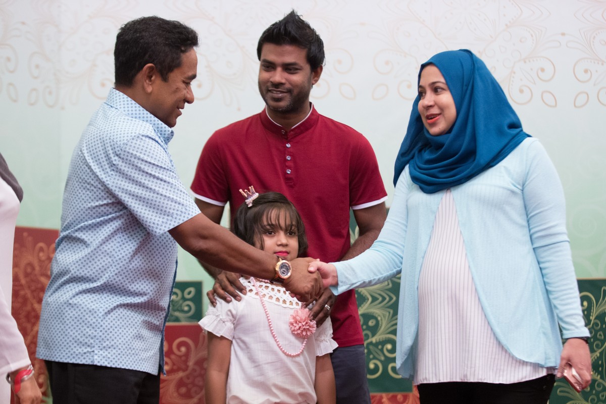 ރައީސް ޔާމީންއާއި އަނބިކަނބަލުން ފާތިމަތް އިބްރާހީމް މިއަދު ޢީދު ނަމާދަށްފަހު ދަރުބާރުގޭގައި ރައްޔިތުންނާއި ޢީދު ސަލާމް ކުރައްވަނީ