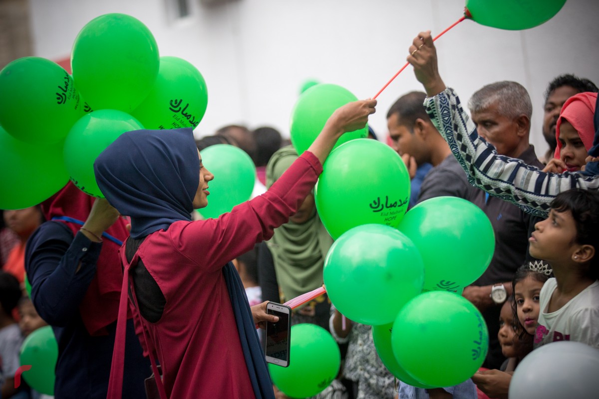 މަލޭގައި ފިތުރު ޢީދު ދުވަހާއި ގުޅިގެން ބޭއްވި ސަގާފީ ހަރަކާތްތައް ބެލުމަށް ގިނަ އަދަދެއްގެ ބަޔަކު މަޖީދީމަގު އޮލިމްޕަސް ސަރަހައްދުގައި މަޑުކޮށްލައިގެން