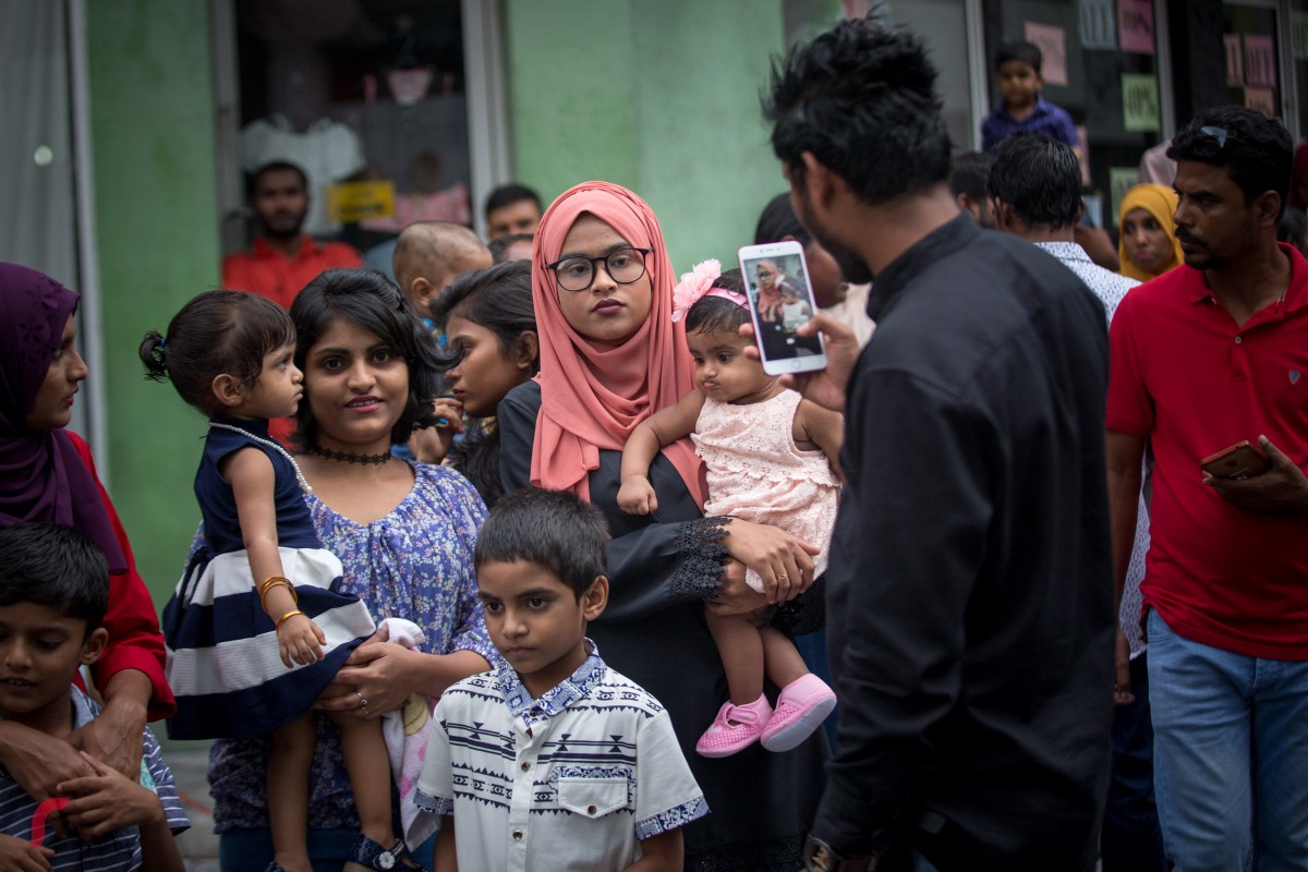 މަލޭގައި ފިތުރު ޢީދު ދުވަހާއި ގުޅިގެން ބޭއްވި ސަގާފީ ހަރަކާތްތައް ބެލުމަށް ގިނަ އަދަދެއްގެ ބަޔަކު މަޖީދީމަގު އޮލިމްޕަސް ސަރަހައްދުގައި މަޑުކޮށްލައިގެން