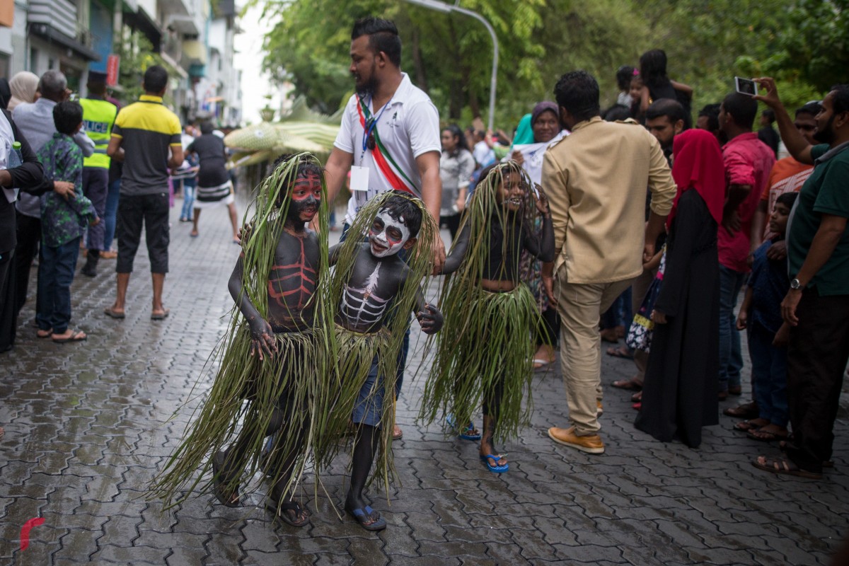 ފިތުރު ޢީދު ދުވަހާއި ގުޅިގެން ބޭއްވި ސަގާފީ ހަރަކާތްތަކުގައި ގިނަ އަދަދެއްގެ ތަފާތު ' މާލި ' ވަނީ ކުޑަކުދިންގެ މުނިފޫހި ފިލުވައިދީފައި. މި ހަރަކާތްތައް ބެލުމަށް ގިނަ އަދަދެއްގެ މީހުން ވަނީ ގޮސްފައި