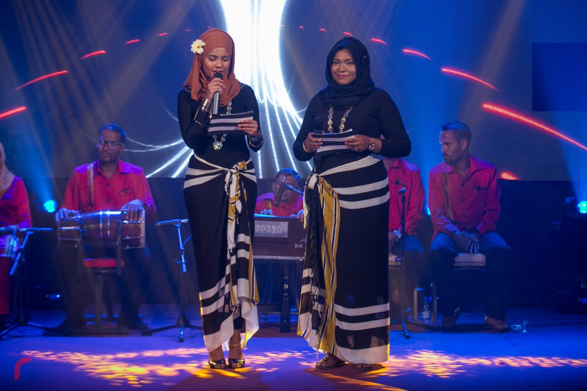 ރާއްޖެ ޓީވީިން އިންތިޒާމްކޮށްގެން ބޭއްވި 'ދަސްތާ' ޝޯ ގެ ތެރެއިން. ޝޯވ ބޭއްވީ ވޭލާ ބޭންޑާ ގުޅިގެން ފިތުރު އީދުގެ އުފަލުގައި. ޝޯވ ގައި ރީތި ދިވެހި ލަވަތަކެއް ސަގާފީ މިޔުޒިކާ އެކު ހުށަހެޅި