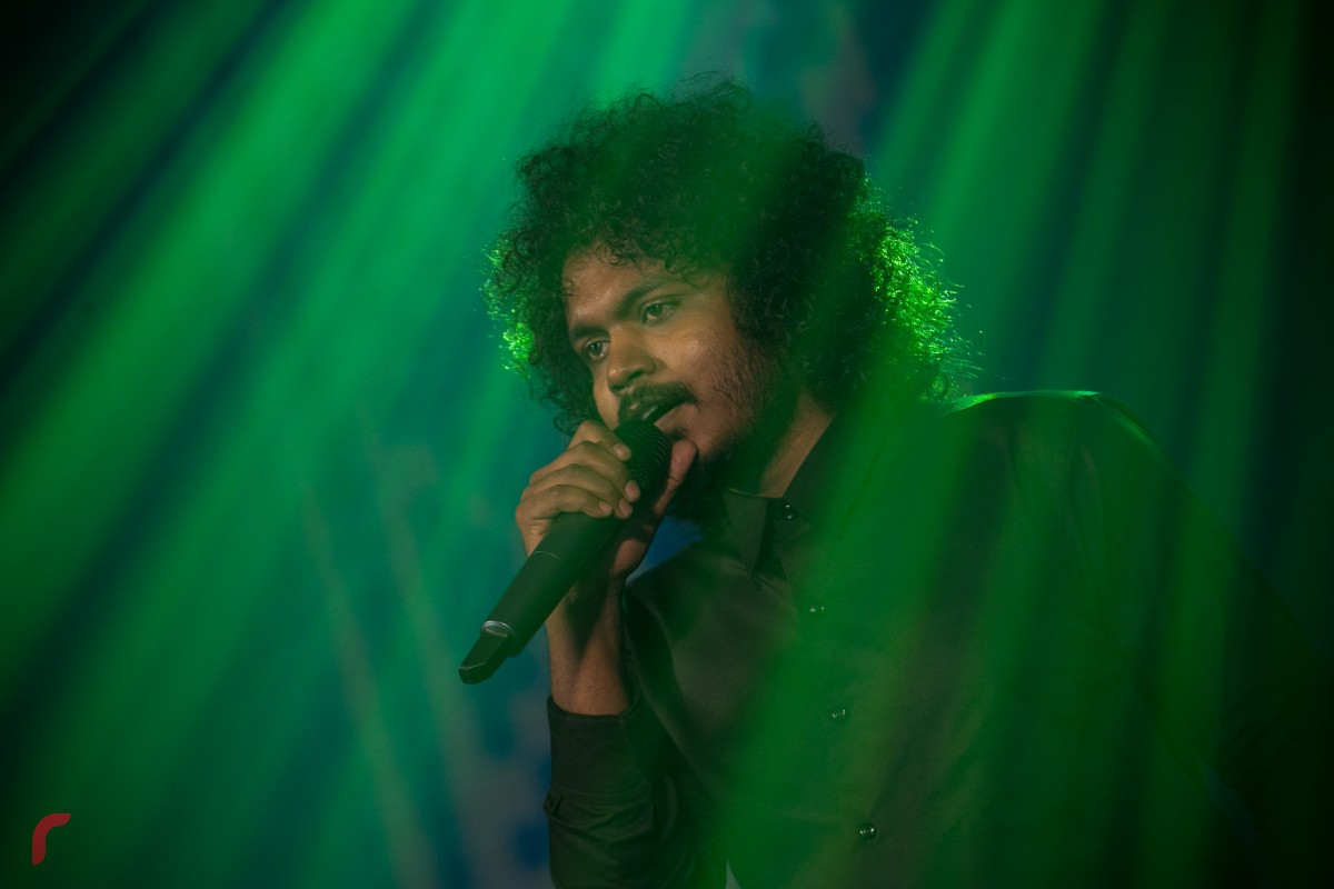 ރާއްޖެ ޓީވީިން އިންތިޒާމްކޮށްގެން ބޭއްވި 'ދަސްތާ' ޝޯ ގެ ތެރެއިން. ޝޯވ ބޭއްވީ ވޭލާ ބޭންޑާ ގުޅިގެން ފިތުރު އީދުގެ އުފަލުގައި. ޝޯވ ގައި ރީތި ދިވެހި ލަވަތަކެއް ސަގާފީ މިޔުޒިކާ އެކު ހުށަހެޅި