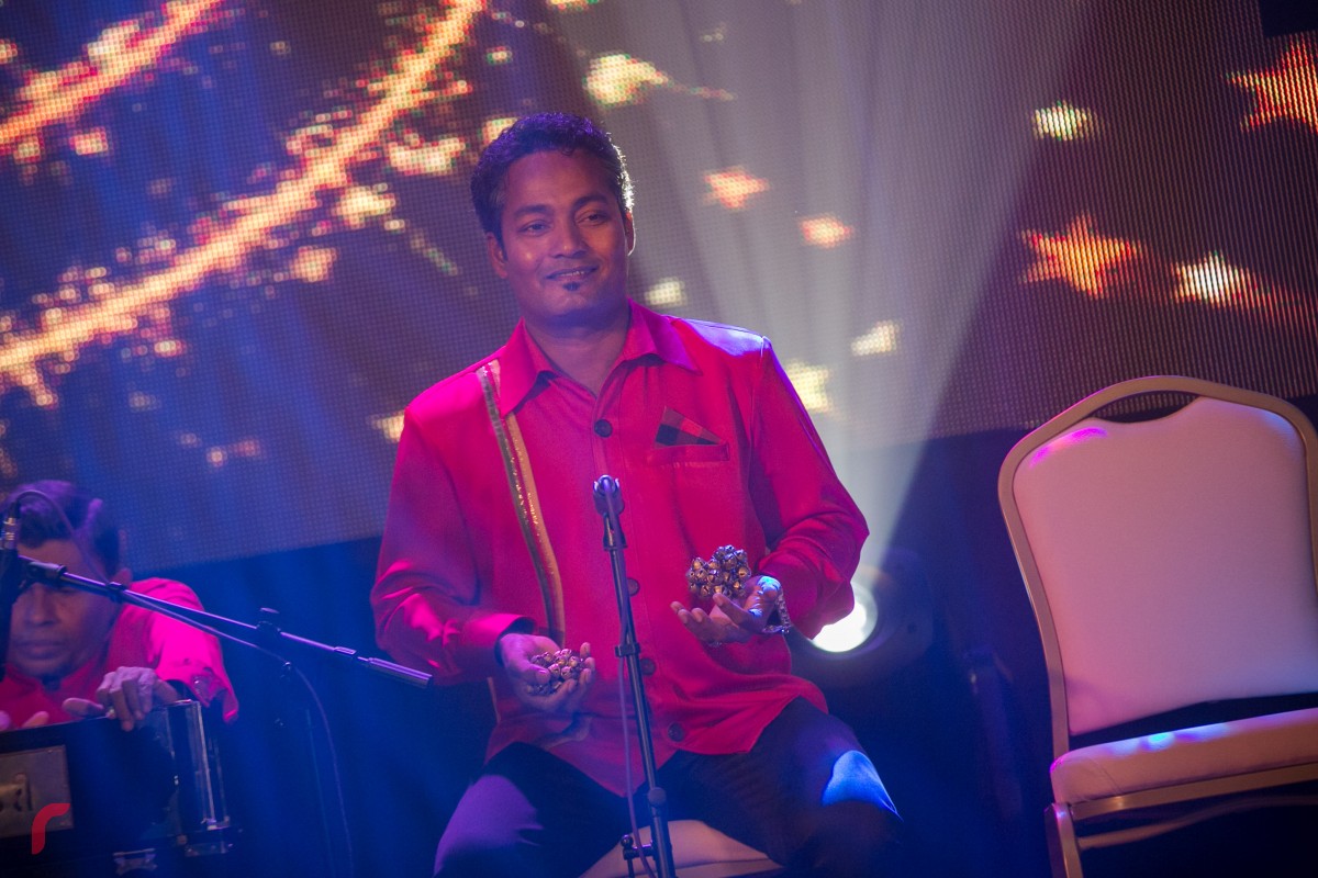 ރާއްޖެ ޓީވީިން އިންތިޒާމްކޮށްގެން ބޭއްވި 'ދަސްތާ' ޝޯ ގެ ތެރެއިން. ޝޯވ ބޭއްވީ ވޭލާ ބޭންޑާ ގުޅިގެން ފިތުރު އީދުގެ އުފަލުގައި. ޝޯވ ގައި ރީތި ދިވެހި ލަވަތަކެއް ސަގާފީ މިޔުޒިކާ އެކު ހުށަހެޅި