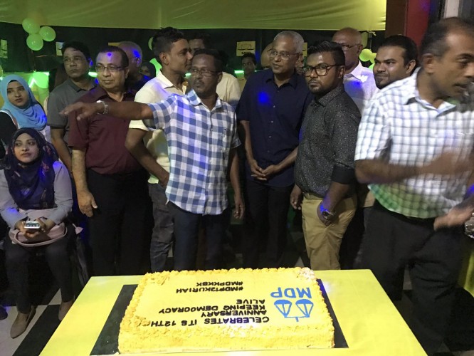 މި ހަރަކާތުގައި އެމްޑީޕީގެ ޕީޖީ ލީޑަރު އިބްރާހީމް މުހައްމަދު ސޯލިހް ވެސް ބައިވެރިވަޑައިގެންނެވި