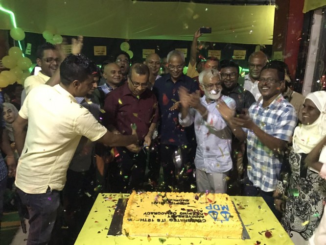 އެމްޑީޕީގެ 12 ވަނަ އަހަރީ ދުވަސް ފާހަގަކުރުމަށް ބޭއްވި ހަރަކާތްތަކުގައި އެމްޑީޕީގެ ގިނަ އިސްބޭފުޅުން ވަނީ ބައިވެރިވެވަޑައިގަންފައެވެ.