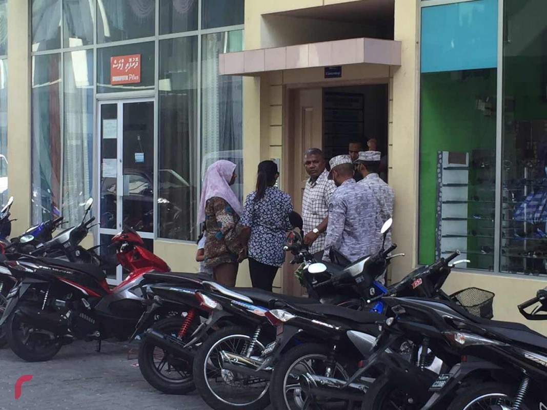 ނާޒިމްގެ މައްޗަށް ހިންގާފައިވަނީ ޝަރީއަތަކީ އިޖުރާއަތްތަކާ ޚިލާފަށް ހިންގާފައިވާ ޝަރީއަތެއް ކަމަށް އދ. ގެ ވޯކިން ގްރޫޕް އޮން އާބިޓްރަރީ ޑިޓެންޝަންއިން ވަނީ ކަނޑައަޅާފައެވެ.