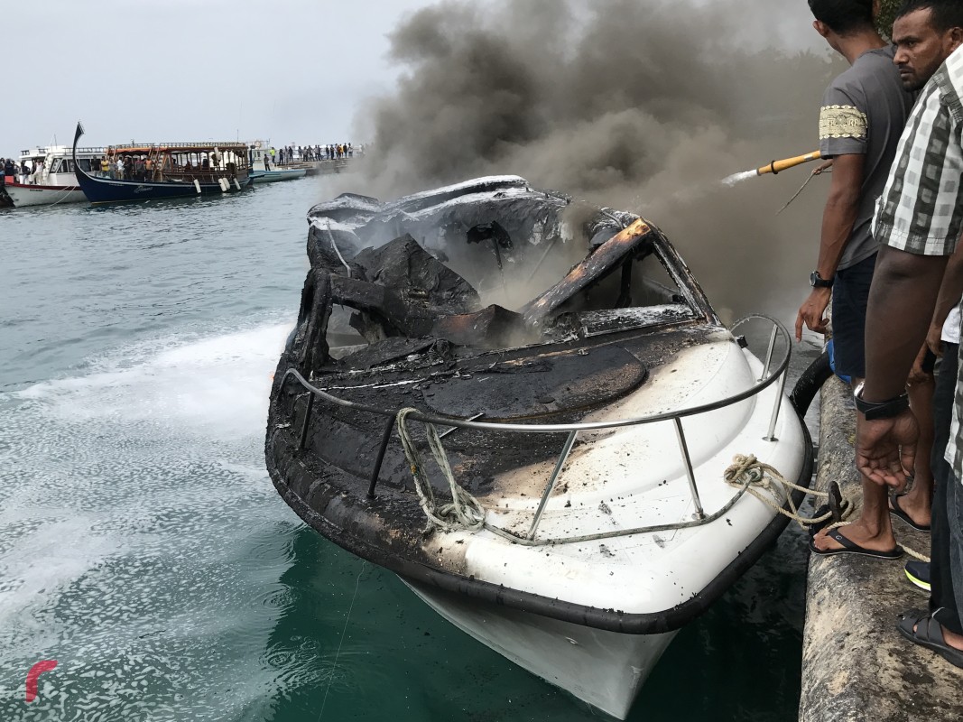 މަސްވެރިންގެ ޕާކް ސަރަހައްދުގައި ރޯވެފައިވާ ލޯންޗްގެ އަލިފާންގަނޑު އެމްއެންޑިއެފް އިން ކޮންޓްރޯލްކުރުމަށް މަސައްކަތް ކުރަނީ. މިހާދިސާގައި ދެމީހަކަށް އެކި ވަރުގެ އަނިޔާވެފައިވޭ