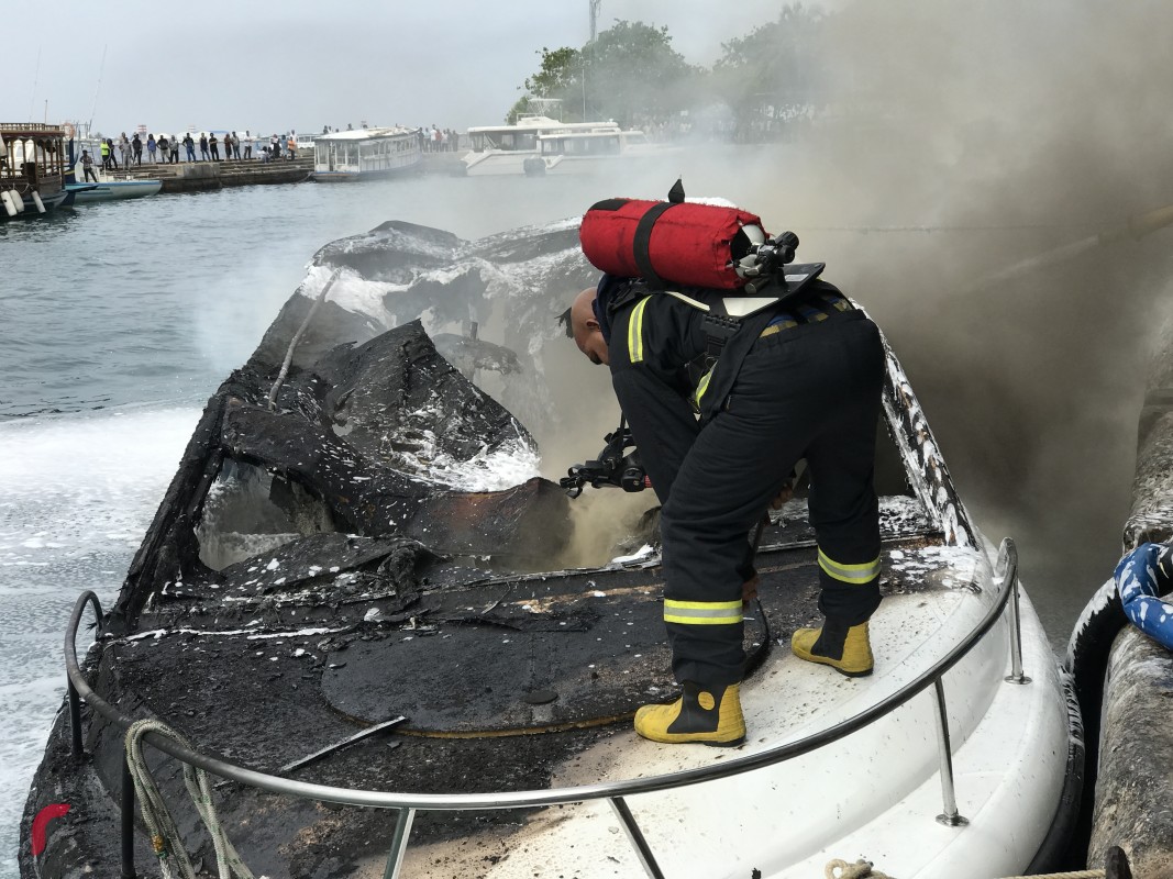 އަލިފާން ރޯވިތާ 30 ވަރަކަށް މިިނިޓް ތެރޭގައި ލޯންޗް އަނދާފައިވާއިރު 3 މީހަކަށް ވަނީ އެކިވަރުގެ ގެއްލުން ވެފައެވެ.