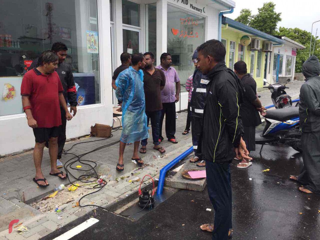 މިހާރު ގއ. ވިލިނގިލިއައް ކުރަމުންދާ ވިއްސާރާގައި ފެންބޮޑުވެފައިވާ ސަރަހައްދުތަކުން ފެންހިއްކަނީ. 