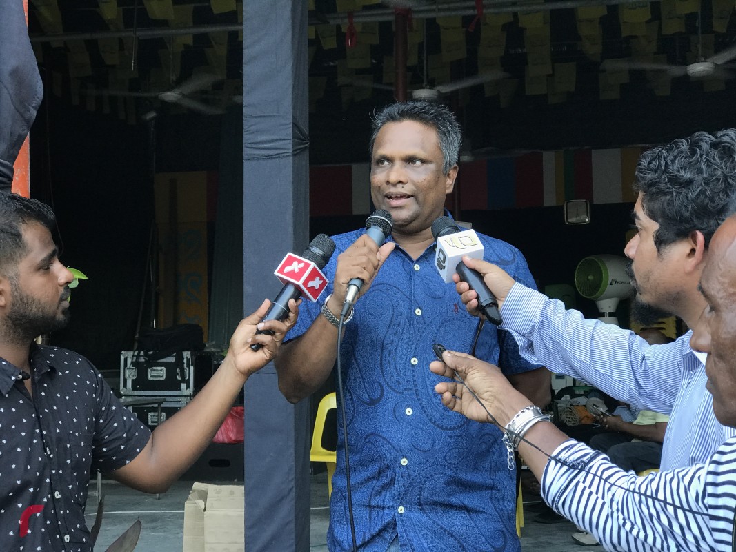 އެމްޑީޕީއިން އިންތިޒާމްކޮށްގެން ކުރިއަށްގެންދިޔަ ހަރަކާތުގައި އެމްޔޫއޯ ޝެޑޯ ކެބިނެޓް ގެ މިނިސްތަރު އާޒިމް ވާހަކަ ދަށްކަވަނީ