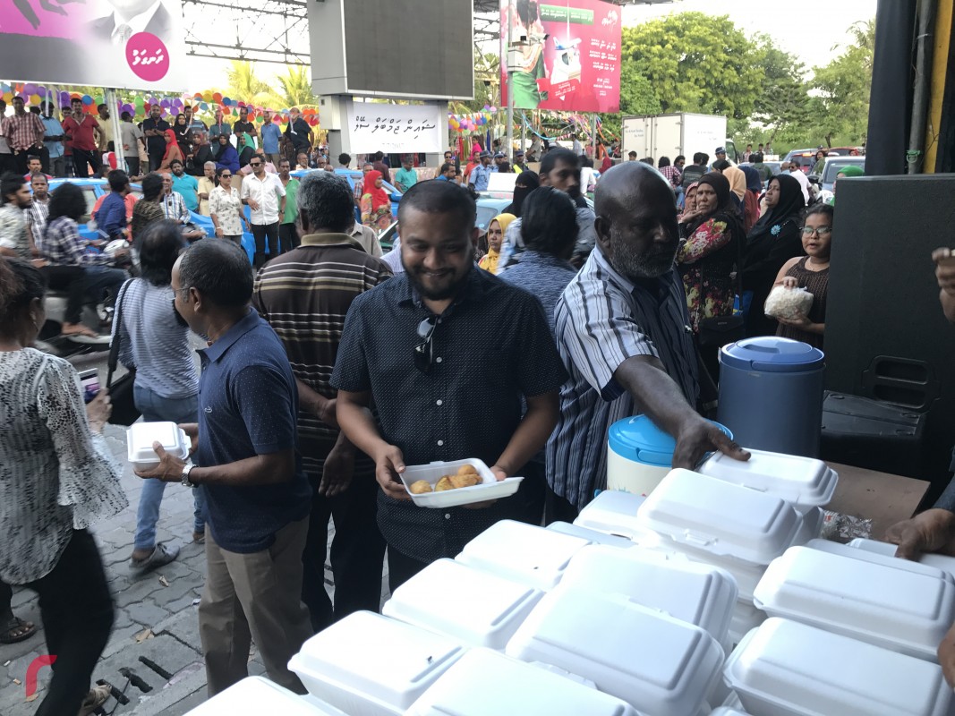  އިދިކޮޅު އިއްތިހާދުގެ ގިނަ އިސްވެރިންނާއިއެކު ކުރިއަށްގެންދިޔަ މި ހަވީރު ސައިގައި ގިނަ ބަޔަކު ވަނީ ބައިވެރިވެފައެވެ