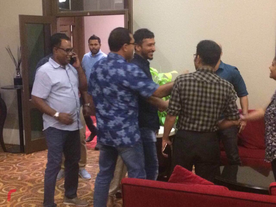 މި ވަފުދު ލަންކާއަށް ވަޑައިގެންނެވިއިރު، މަސީހާ ދެކޮޅަށް ސޮއިކުރެއްވި ޕީޕީއެމްގެ 11 މެންބަރުންގެ ތެރެއިން މުހައްމަދު އަބްދުﷲ އާއި އަޙުމަދު ޠާރިޤު ލަންކާގައި ތިއްބެވިކަމަށް މައުލޫމާތު ލިބެެއެވެ.