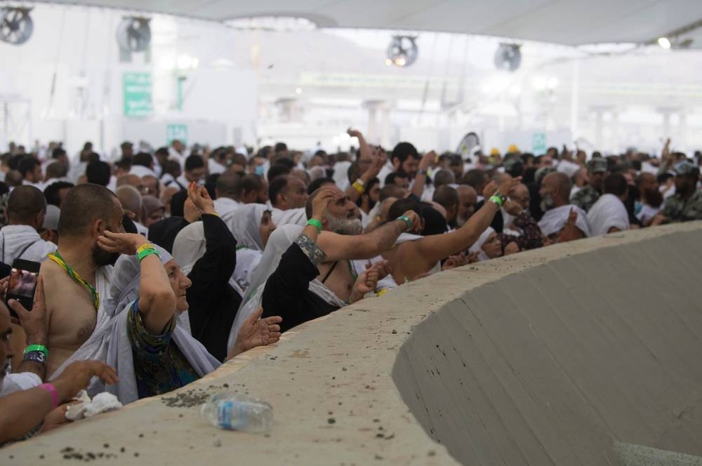 ހައްޖުވެރިން ޖަމްރާއަށް ހިލަ އުކަނީ