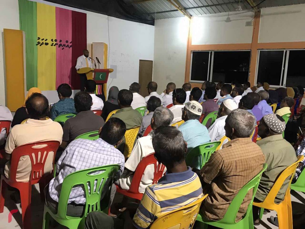 ބ. ތުޅާދޫގައި ޖަލްސާ ކުރިއައްދަނީ. އެމްޔޫއޯ އިން ކުރިއައް ގެންދިޔަ މި ޖަލްސާގައި ގިނަ އަދަދެއްގެ ބަޔަކު ވަނީ ބައިވެރިވެފައެވެ.