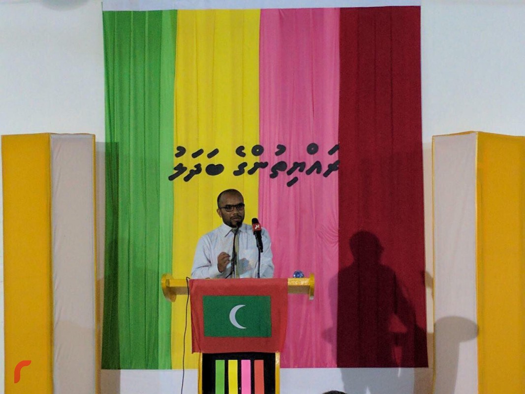 ރައްޔިތުންނާއި އިދިކޮޅު ފަރާތްތަކުން ސަރުކާރާއި ދެކޮޅަށް ވާހަކަދައްކަނީ ސަރުކާރުން ކުރާ ނުރަނގަޅު ކަންތައްތައް ކިޔައިދީ ސަރުކާރު ހަމަ މަގަށް އެޅުވުމަށް ކަމަށްވެސް ޖަލްސާގައި ވަނީ ވިދާޅުވެފައެވެ