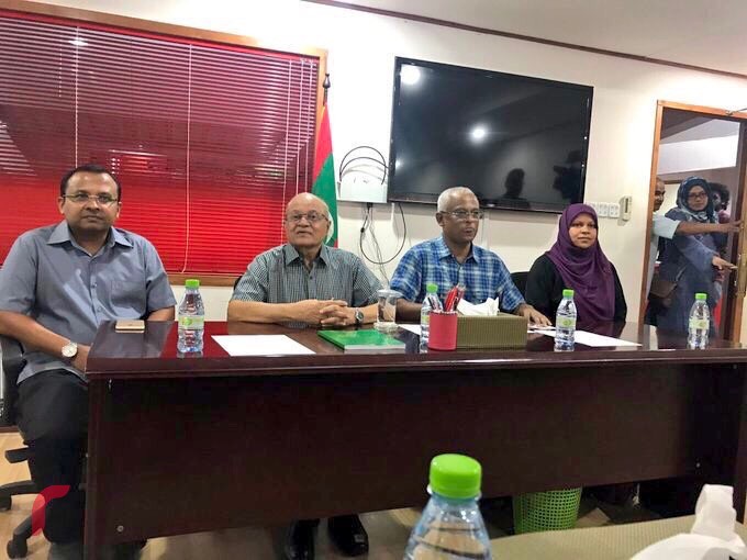 އިދިކޮޅު ޕާޓީތަކުގެ ރިޔާސަތުގައި ރައީސް މައުމޫނު އިންނެވި މިއީ ފުރަތަމަ ފަހަރެވެ.