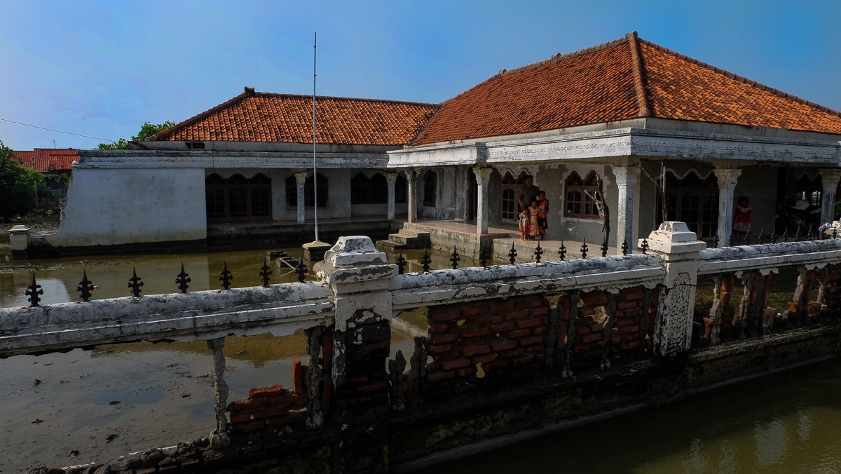 އިންޑޮނީޝިއާގެ މި އަވަޝަކީ ކުރިން ކުރިއަރާފައިވާ އަވަޝަކަށް ވިއަސް އިންޑޮނީޝިއާގެ ބިންތިރިވުމުން އަވަށްތަކުގައި މީހުން ދިރިއުޅުމަށް ވަނީ ދަތިވެފައި 