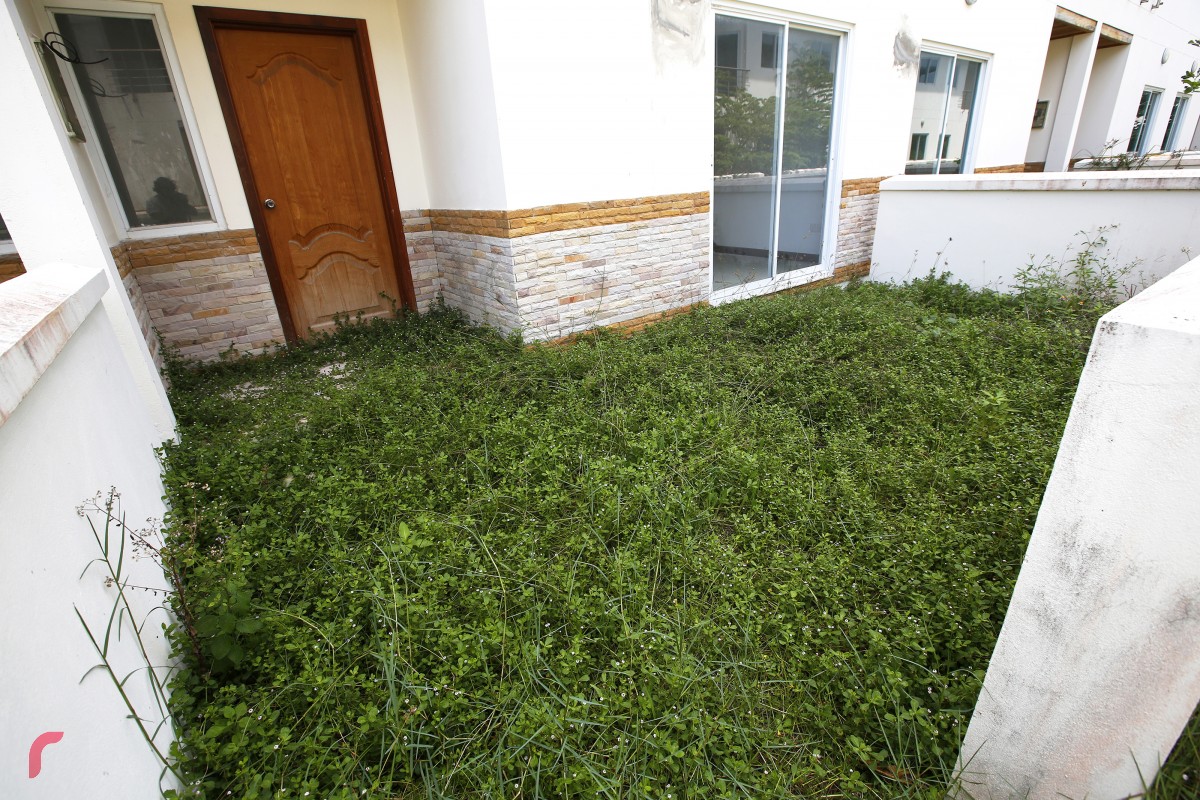 ރައީސް ނަޝީދުގެ ސަރުކާރުން 2010 ވަނަ އަހަރު އިމާރަތްކުރި ރޯހައުސްތައް ނިމިފައި ހުއްޓަސް އަދިވެސް މީހުންނާ ހަވާލެއް ނުކުރޭ