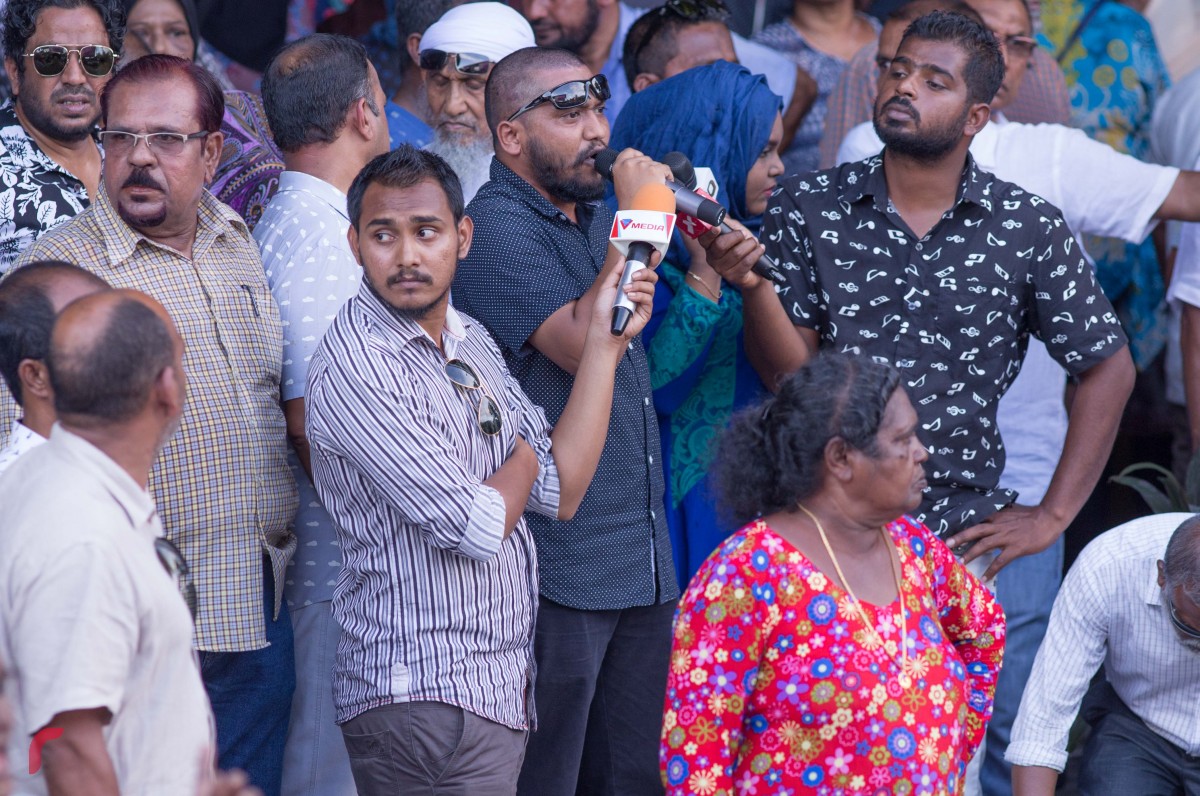 ގުޅިފައިވާ އިއްތިހާދުގެ ގިނަ އަދަދެއްގެ އިސް ވެރިންތަކެއް  މި އެއްވުމުގައި ބައިވެރިވެ ވަނީ ސަރުކާރާ ދެކޮޅަށް އަޑު އުފުލާފައެވެ