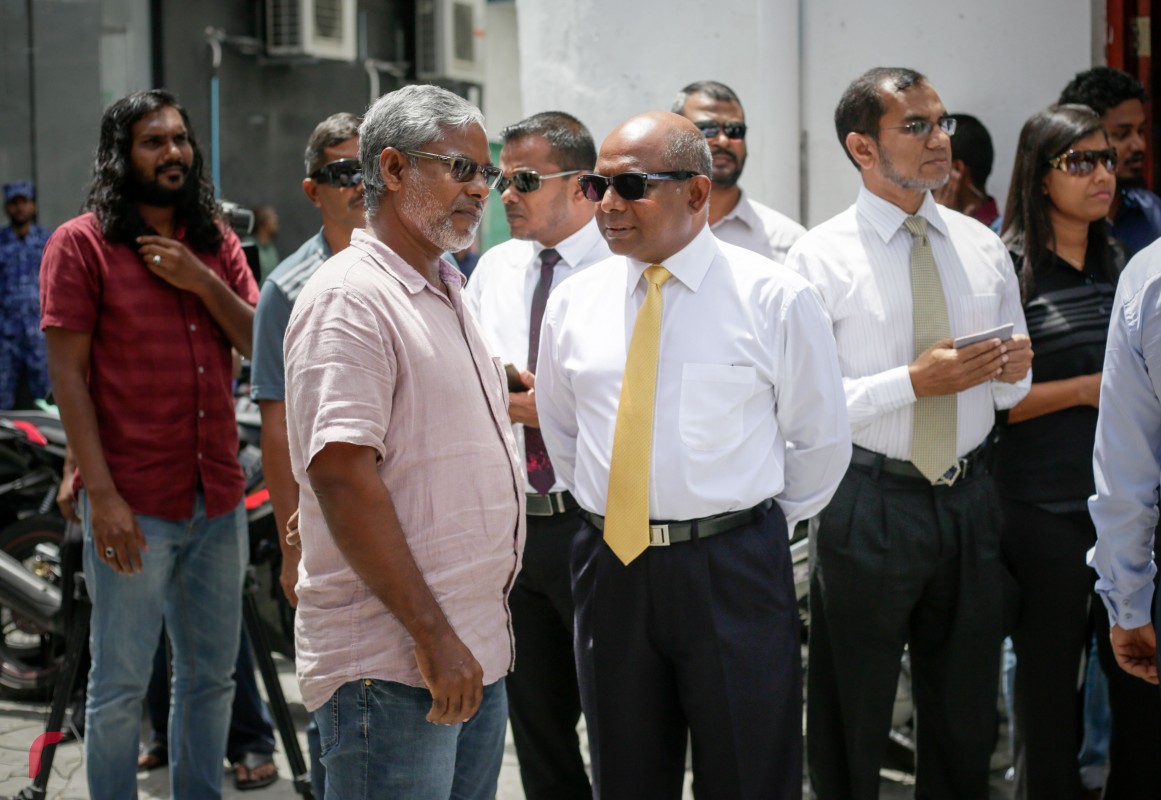 ކުނޫޒްގައި ގުޅިފައިވާ އިއްތިހާދުގެ މެމްބަރުން ބައްދަލުކުރެއްވުމަށްފަހު މަޖިލިސްއަށް ދާން ނިކުމެ:ފުލުހުން ވަނީ މަޖިލިސް މެމްބަރުން މަޖިލީހަށް ދިއުމަށް ހުރަސްއަޅާފައި