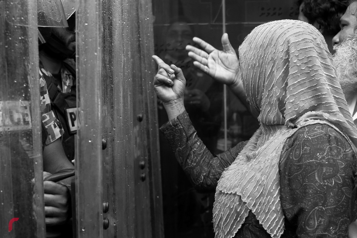 އެކި ޕާޓީތަކުގެ ރައްޔިތުންއެއްވެ އެއް އަޑެއް އުފުމުންނެވެ