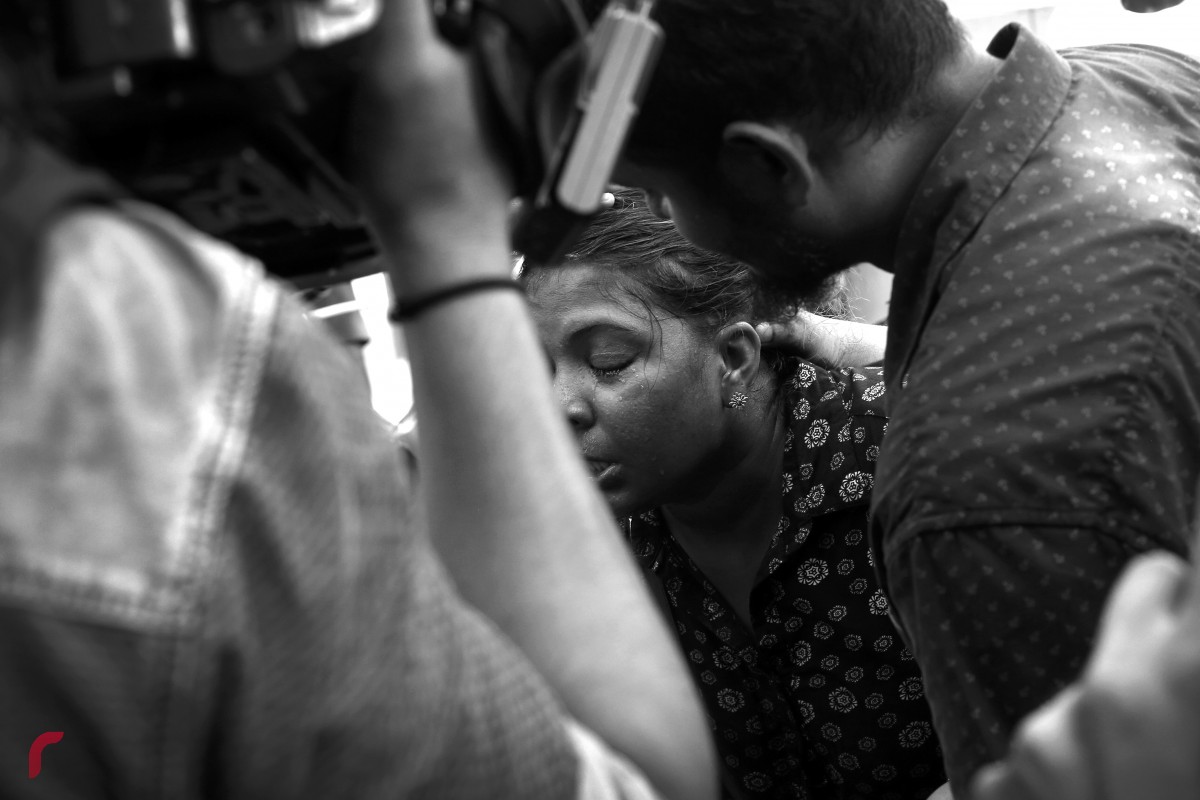 މިއަދު އޮތް މުޒާހަރާގެ ތެރެއިން އަންހެނަކަށް ފުލުހުންގެ ފަރާތުން ޖެގި ޕެޕާ ސްޕްރޭގެ ދިލަ ފިލުވަނީއެވެ